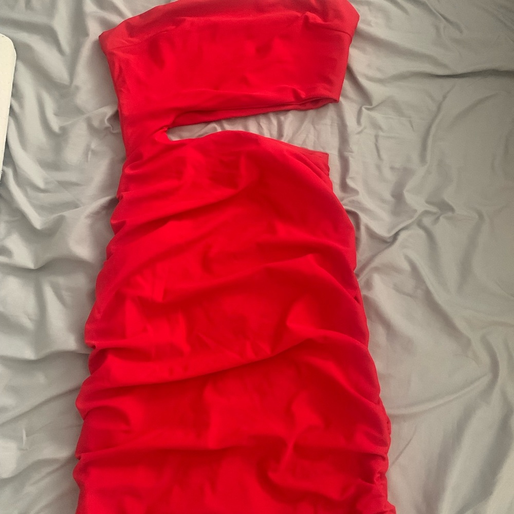 STRAPLESS RED MINI DRESS WITH CUTOUT! WORN ONCE😍